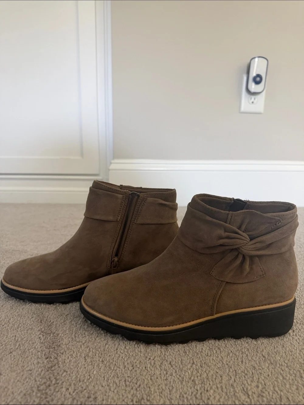 N/A stylish taupe